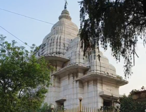 आद्यापीठ मंदिर में हुई महाअष्टमी की पूजा पुष्पांजलि एवं संधी पूजा में भाग लिए असंख्या श्रद्धालु।